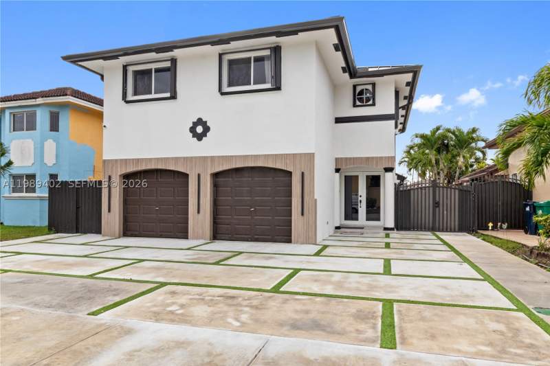 4 bedroom SingleFamilyResidence at 14052 SW 167th Ter, Laguna Ponds Sec 2, Miami — photo 2