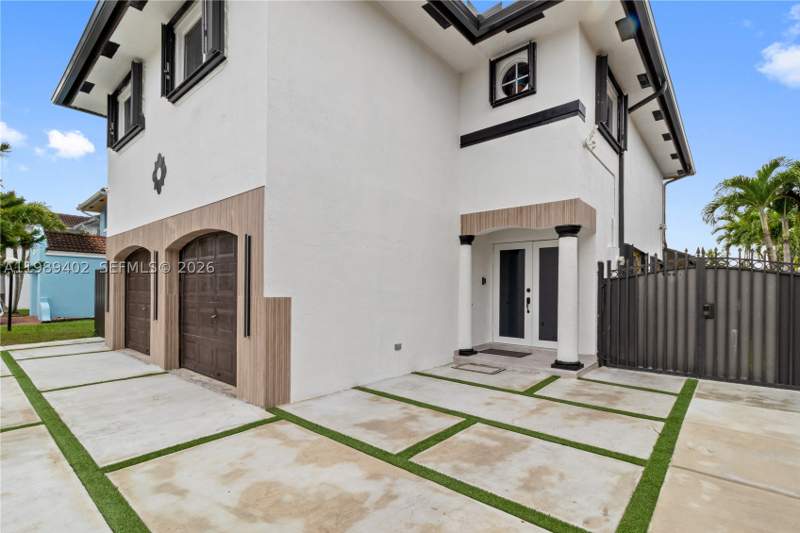 4 bedroom SingleFamilyResidence at 14052 SW 167th Ter, Laguna Ponds Sec 2, Miami — photo 3