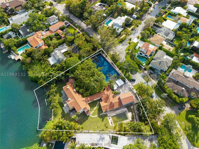 6 bedroom SingleFamilyResidence at 5005 Lakeview Dr, Lake View Sub, Miami Beach — photo 2