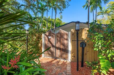 269 Cranwood Dr, Key Biscayne FL - photo 24 of 100