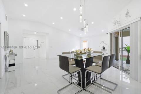 2570 SE 7th Pl, Homestead FL - photo 10 of 49