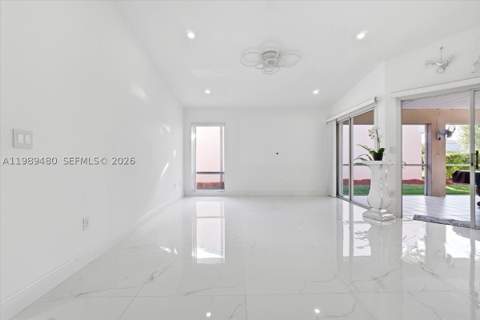2570 SE 7th Pl, Homestead FL - photo 7 of 49
