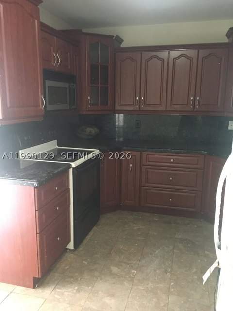 625 E 8th Ct, Hialeah FL - photo 10 of 18