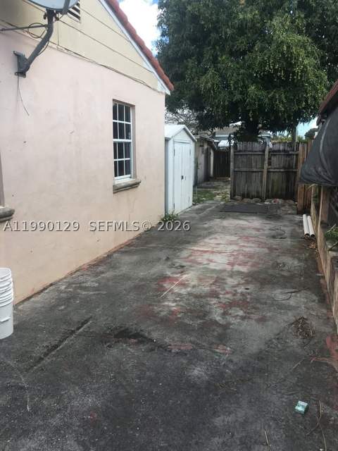 625 E 8th Ct, Hialeah FL - photo 16 of 18