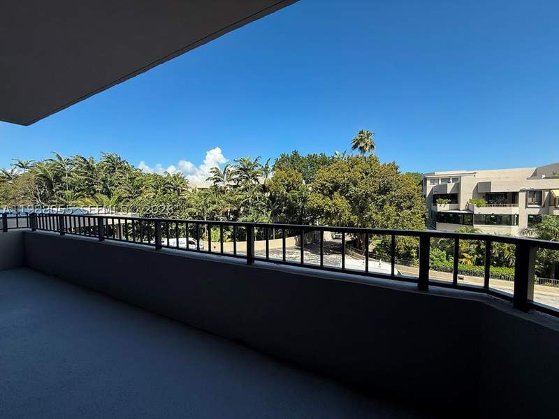 2 bedroom Condominium at 151 Crandon Blvd 320, The Emeraldbay @ Key Colo, Key Biscayne — photo 2