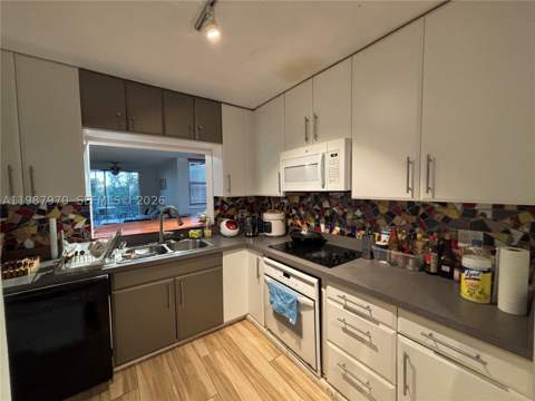 3660 NE 166th St 415, North Miami Beach FL - photo 11 of 32