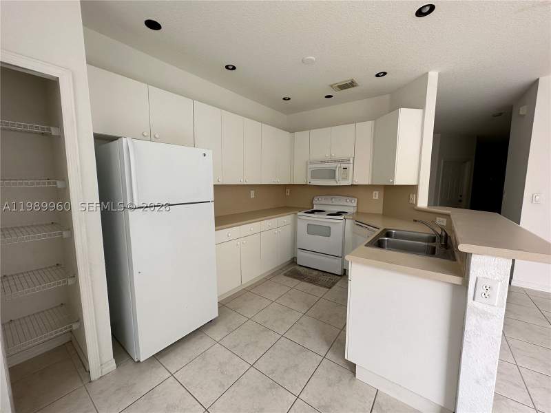 3 bedroom Townhouse at 16602 SW 78th Ter, Kendalland, Miami — photo 4
