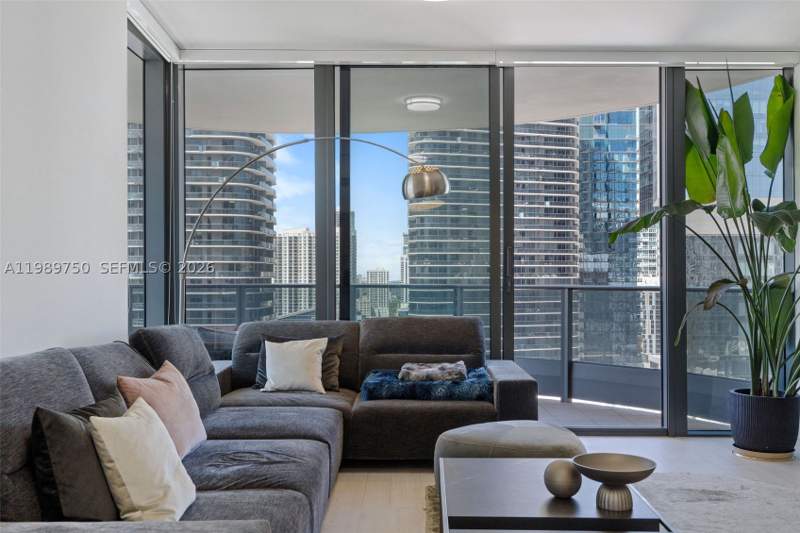 2 bedroom Condominium at 1000 Brickell Plz 2812, Brickell Flatiron Condo, Miami — photo 2