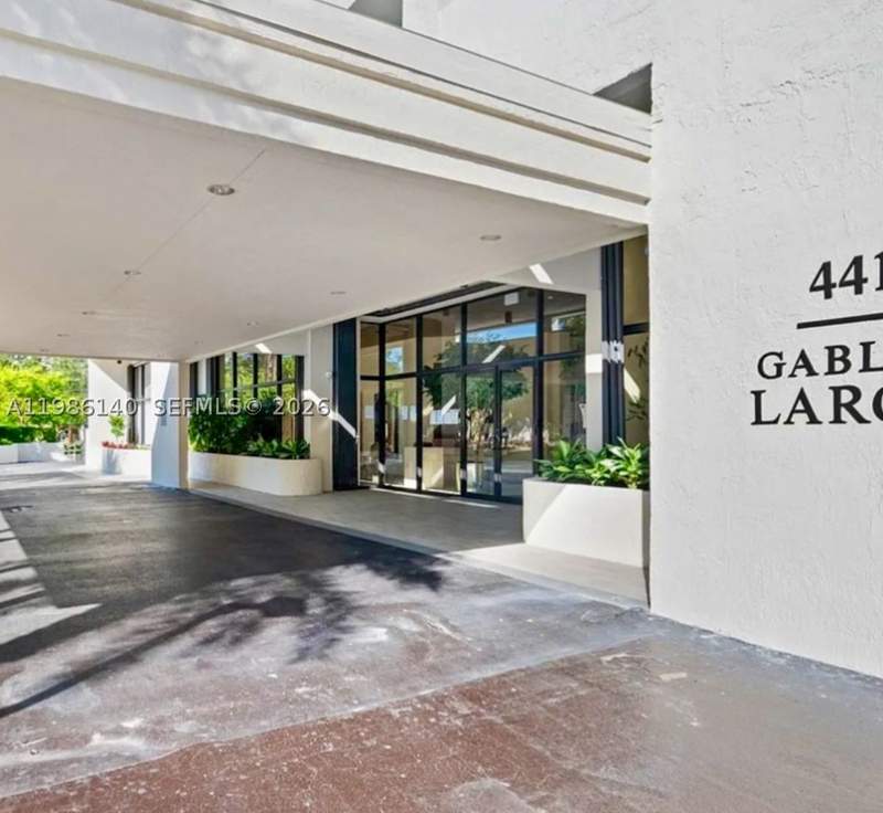 3 bedroom Condominium at 441 Valencia Ave 803, Gables Laroc Condo, Coral Gables — photo 2