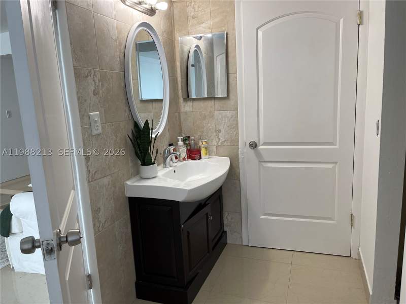 1 bedroom Condominium at 6820 Indian Creek Dr 3B, Indian Creek Cl Marina Co, Miami Beach — photo 5