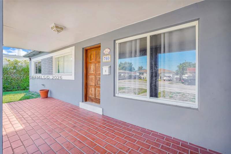 6 bedroom SingleFamilyResidence at 760 E 55th St, Saratoga Heights Re-Sub, Hialeah — photo 3