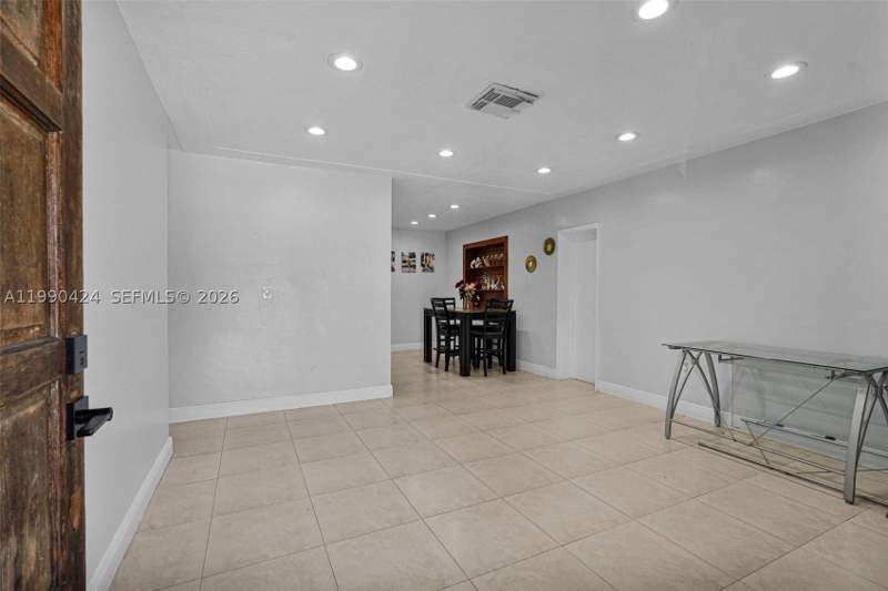 6 bedroom SingleFamilyResidence at 760 E 55th St, Saratoga Heights Re-Sub, Hialeah — photo 4