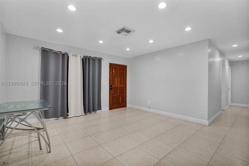 6 bedroom SingleFamilyResidence at 760 E 55th St, Saratoga Heights Re-Sub, Hialeah — photo 5