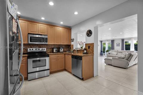 760 E 55th St, Hialeah FL - photo 8 of 44