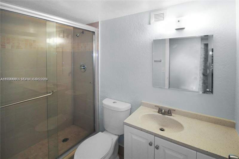 2 bedroom Condominium at 17021 N Bay Road 105, Plaza Of Americas Condo Pa, Sunny Isles Beach — photo 5