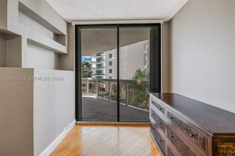 20185 E Country Club Dr 302, Aventura FL - photo 10 of 40