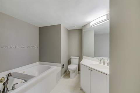 20185 E Country Club Dr 302, Aventura FL - photo 12 of 40