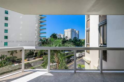 20185 E Country Club Dr 302, Aventura FL - photo 15 of 40