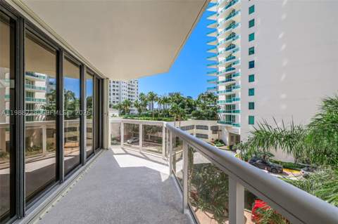 20185 E Country Club Dr 302, Aventura FL - photo 16 of 40