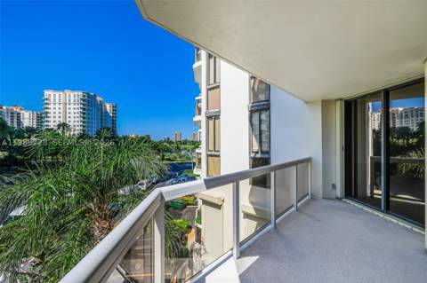20185 E Country Club Dr 302, Aventura FL - photo 17 of 40