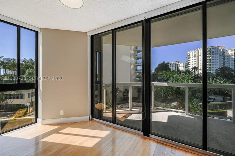 1 bedroom Condominium at 20185 E Country Club Dr 302, The Landmark Condo, Aventura — photo 3