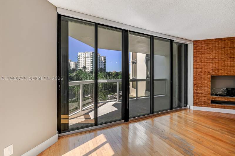 1 bedroom Condominium at 20185 E Country Club Dr 302, The Landmark Condo, Aventura — photo 4