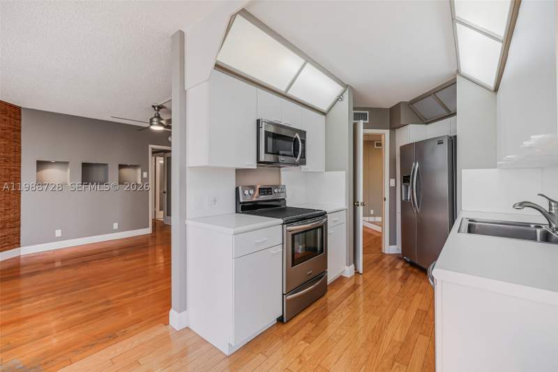 1 bedroom Condominium at 20185 E Country Club Dr 302, The Landmark Condo, Aventura — photo 5