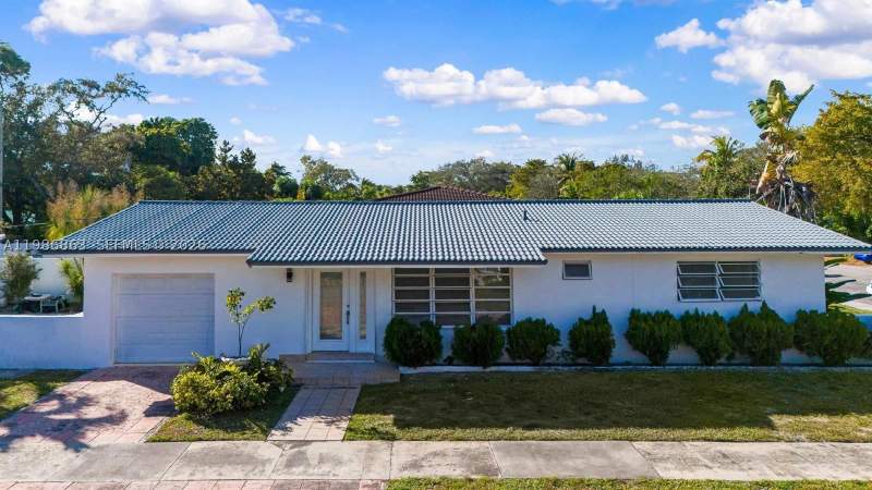 2 bedroom SingleFamilyResidence at 8850 NE 4th Ave, El Portal Sec 7, El Portal — photo 4