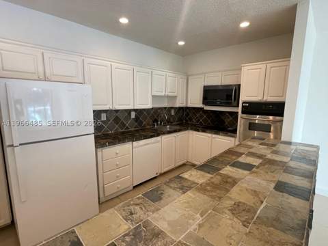 19390 Collins Ave 123, Sunny Isles Beach FL - photo 8 of 23