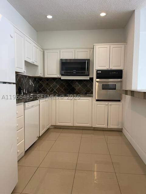 19390 Collins Ave 123, Sunny Isles Beach FL - photo 9 of 23