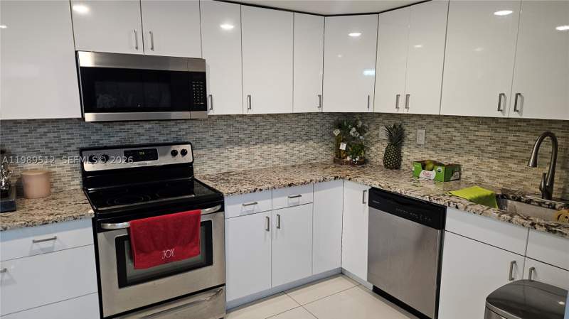 2 bedroom Condominium at 11111 Biscayne Blvd 3F, Jockey Club Condo, Miami — photo 3