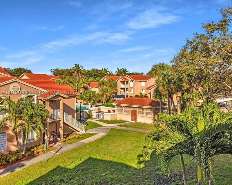 2 bedroom Condominium at 15770 SW 106th Ter 303, Royal Palm Place, Miami — photo 2