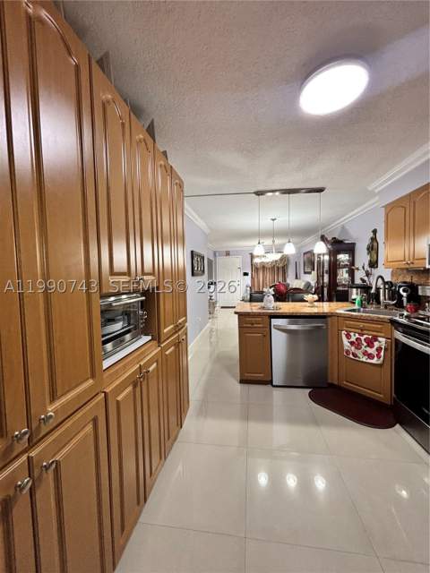 2310 W 74th St 103, Hialeah FL - photo 10 of 18