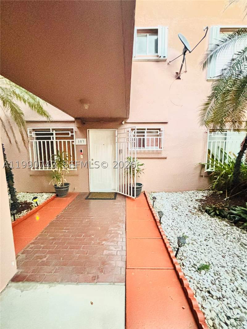 2 bedroom Condominium at 2310 W 74th St 103, Alameda Jardins Condo, Hialeah — photo 2