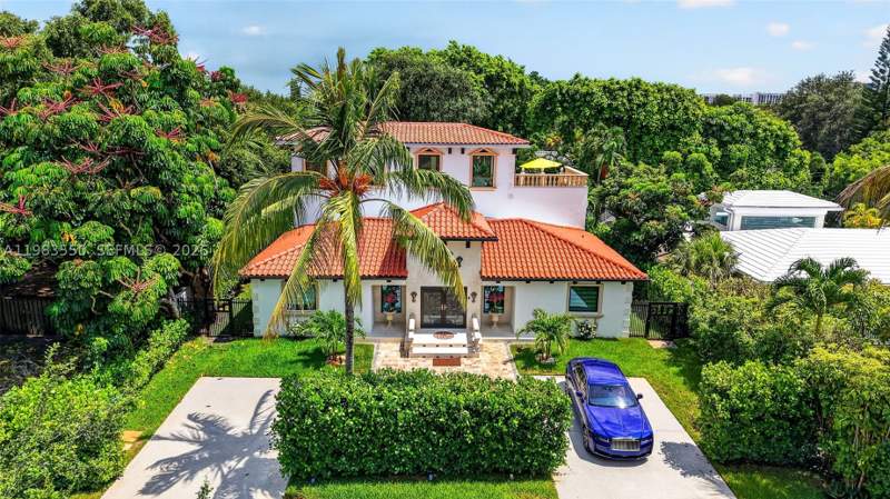 4 bedroom SingleFamilyResidence at 941 NE 119th St, Griffings Biscayne Pk Est, Biscayne Park — photo 2