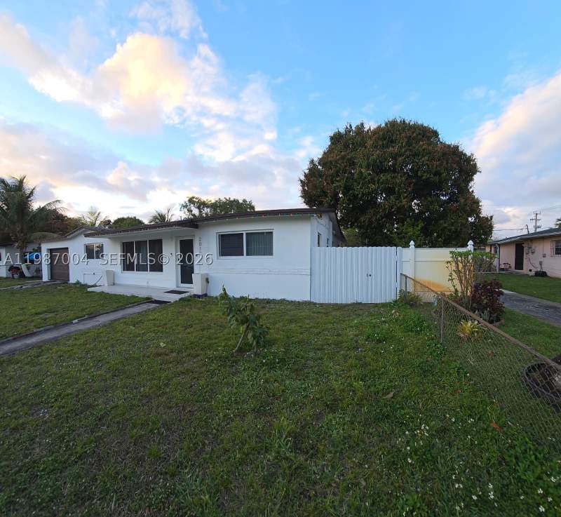 4 bedroom SingleFamilyResidence at 2011 NW 178th St, Sunny Isles Estates, Miami Gardens — photo 3