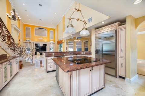 588 Miller Dr, Miami Springs FL - photo 10 of 67