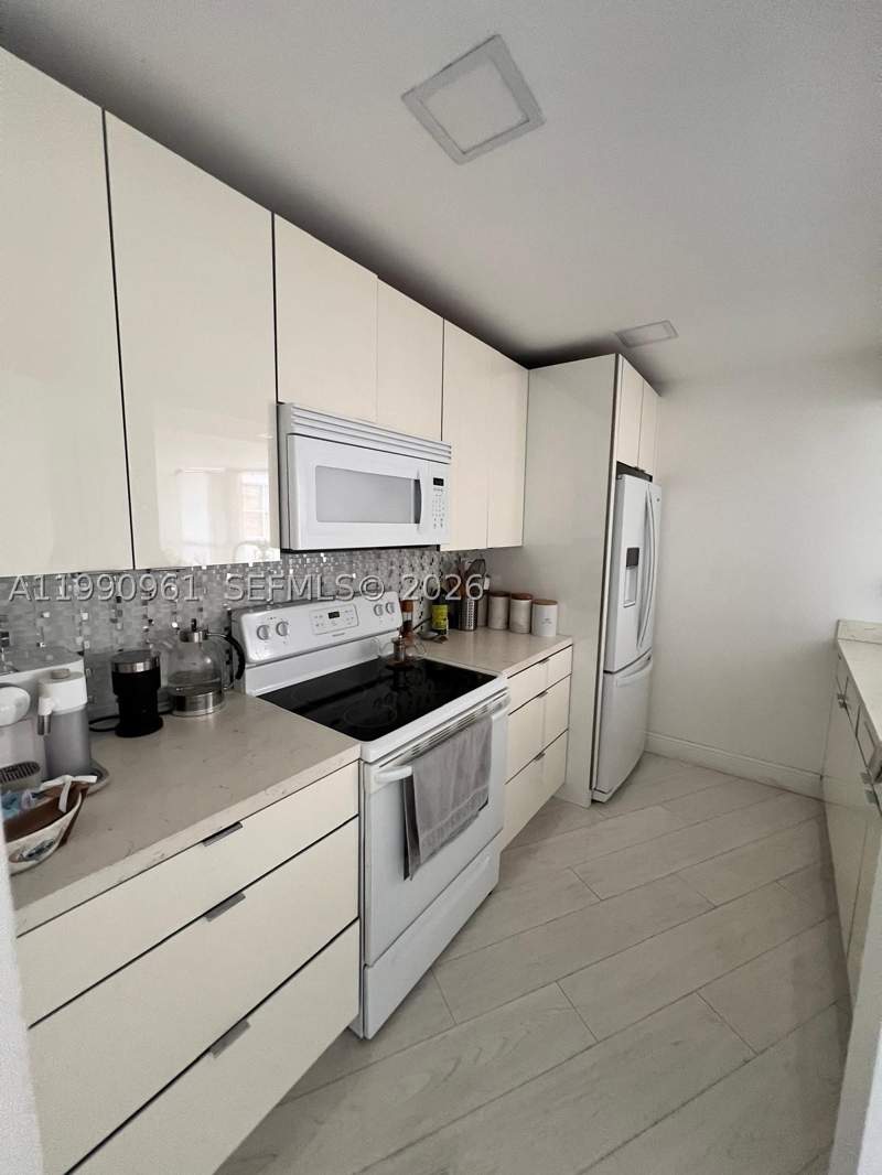 2 bedroom Condominium at 6955 NW 186th St F104, Las Brisas@ Country Club, Hialeah — photo 4