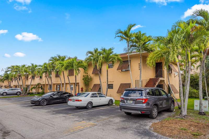 3 bedroom Condominium at 6854 NW 173rd Dr 210, Laguna Tropical Condo, Hialeah — photo 2