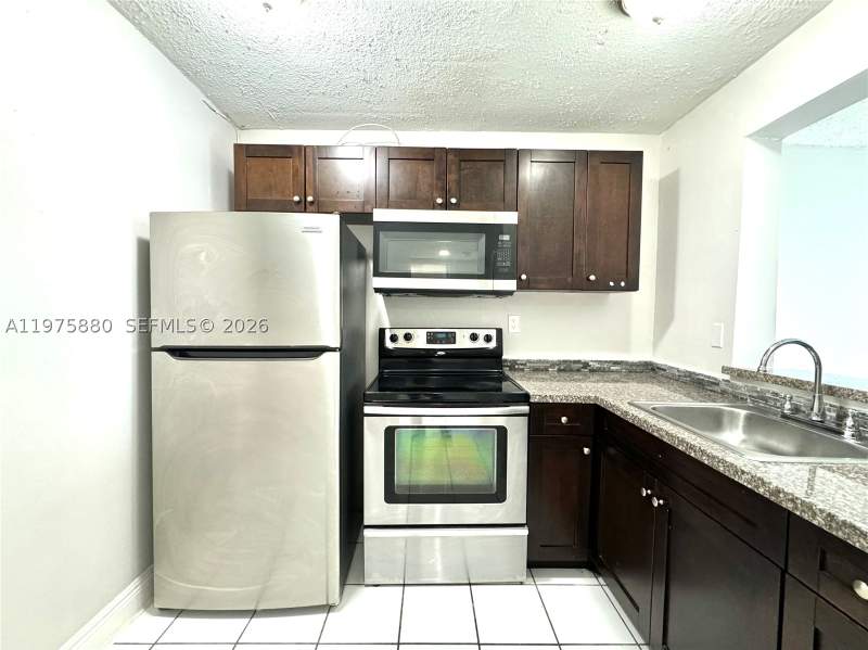 1 bedroom Condominium at 484 NW 165th St Rd A-411, Montecarlo Condo, Miami — photo 2