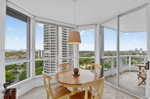 21150 Point Pl 1505, Aventura FL - photo 14 of 41