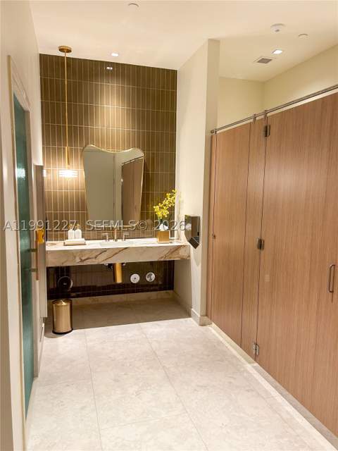77 SE 5th St. 3614, Miami FL - photo 23 of 44