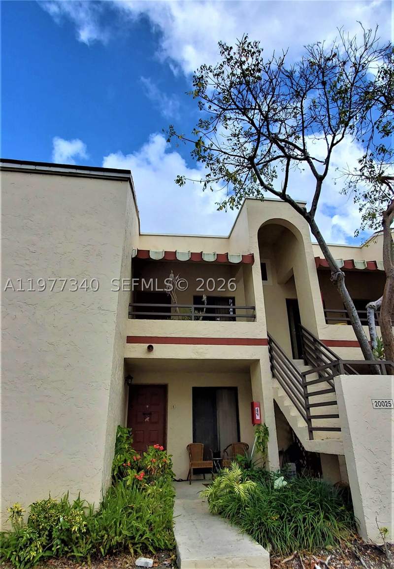 2 bedroom Condominium at 20025 NE 3rd Ct 1, Quatraine Condo I Ph I, Miami — photo 2