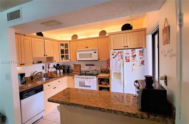 2 bedroom Condominium at 20025 NE 3rd Ct 1, Quatraine Condo I Ph I, Miami — photo 3