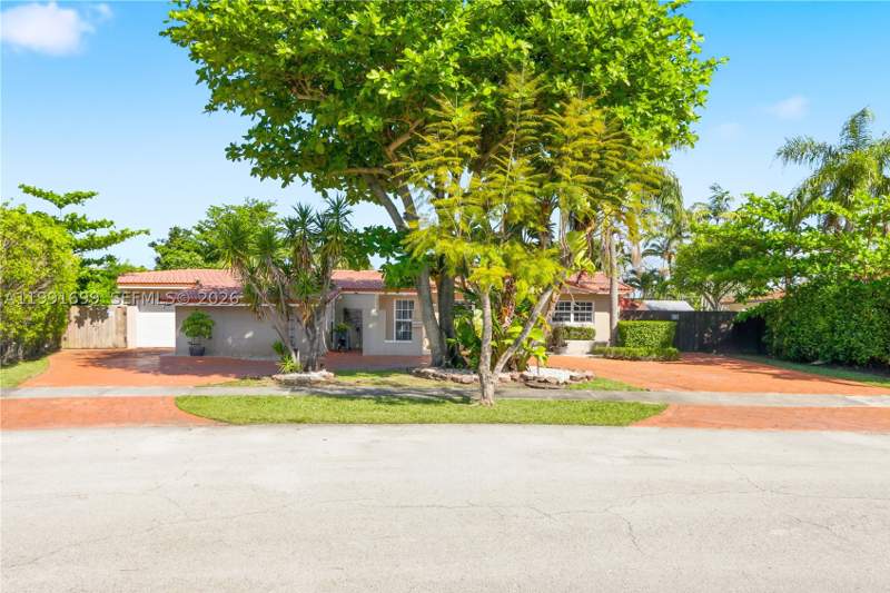 5 bedroom SingleFamilyResidence at 9955 SW 74th St, Heftler Homes Sunset Park, Miami — photo 2
