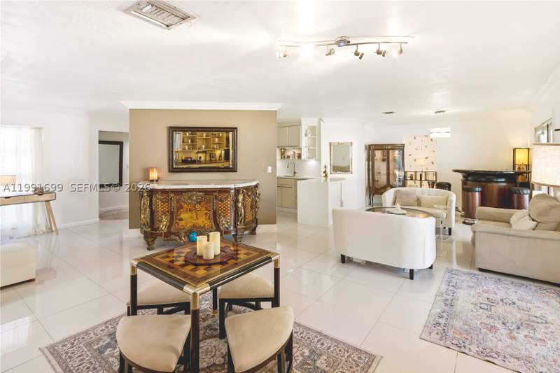 5 bedroom SingleFamilyResidence at 9955 SW 74th St, Heftler Homes Sunset Park, Miami — photo 5