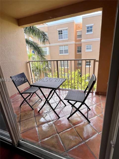 19555 E Country Club Dr 8503, Aventura FL - photo 6 of 28