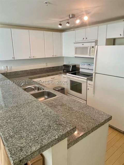 2740 SW 28th Ter 304, Miami FL - photo 6 of 14