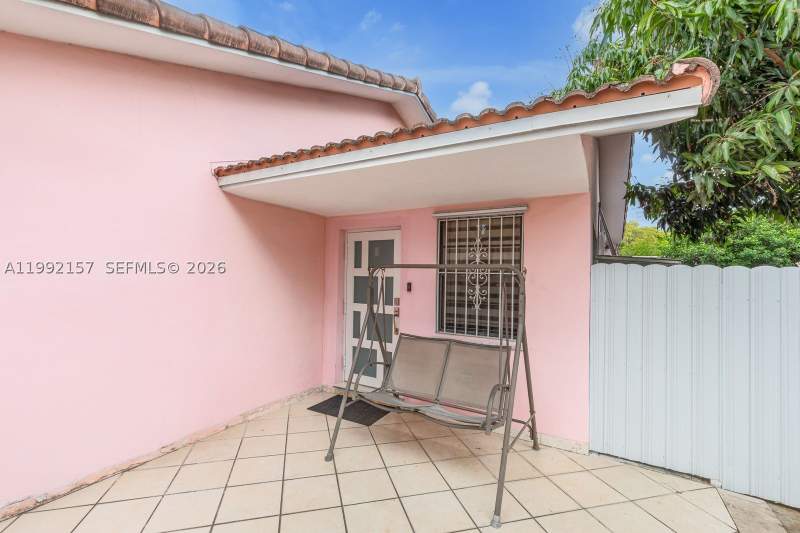 4 bedroom SingleFamilyResidence at 1261 W 43rd Pl, Twin Rose Condo III 10/3, Hialeah — photo 3