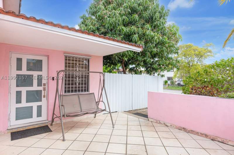 4 bedroom SingleFamilyResidence at 1261 W 43rd Pl, Twin Rose Condo III 10/3, Hialeah — photo 4